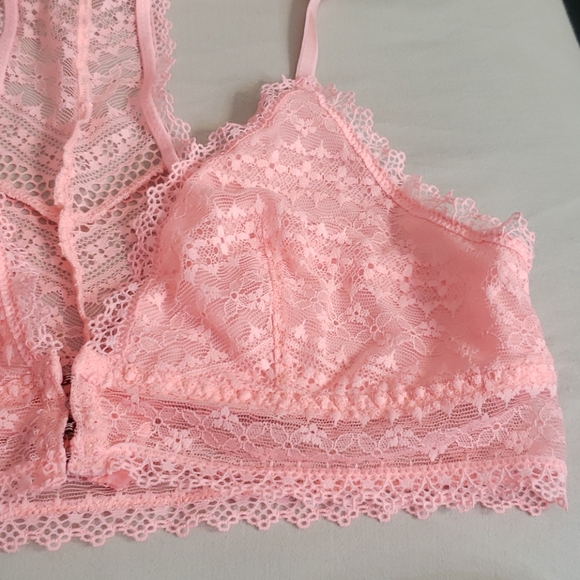 (S-M)BUY 1 GET 1 FREE VICTORIA SECRET BRALETTE - Picture 2 of 8